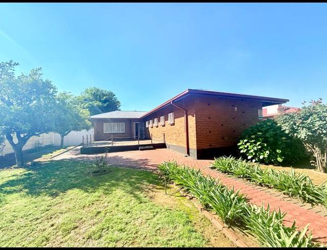 3 BEDROOM HOUSE FOR SALE IN VANDERBIJLPARK CW 4
